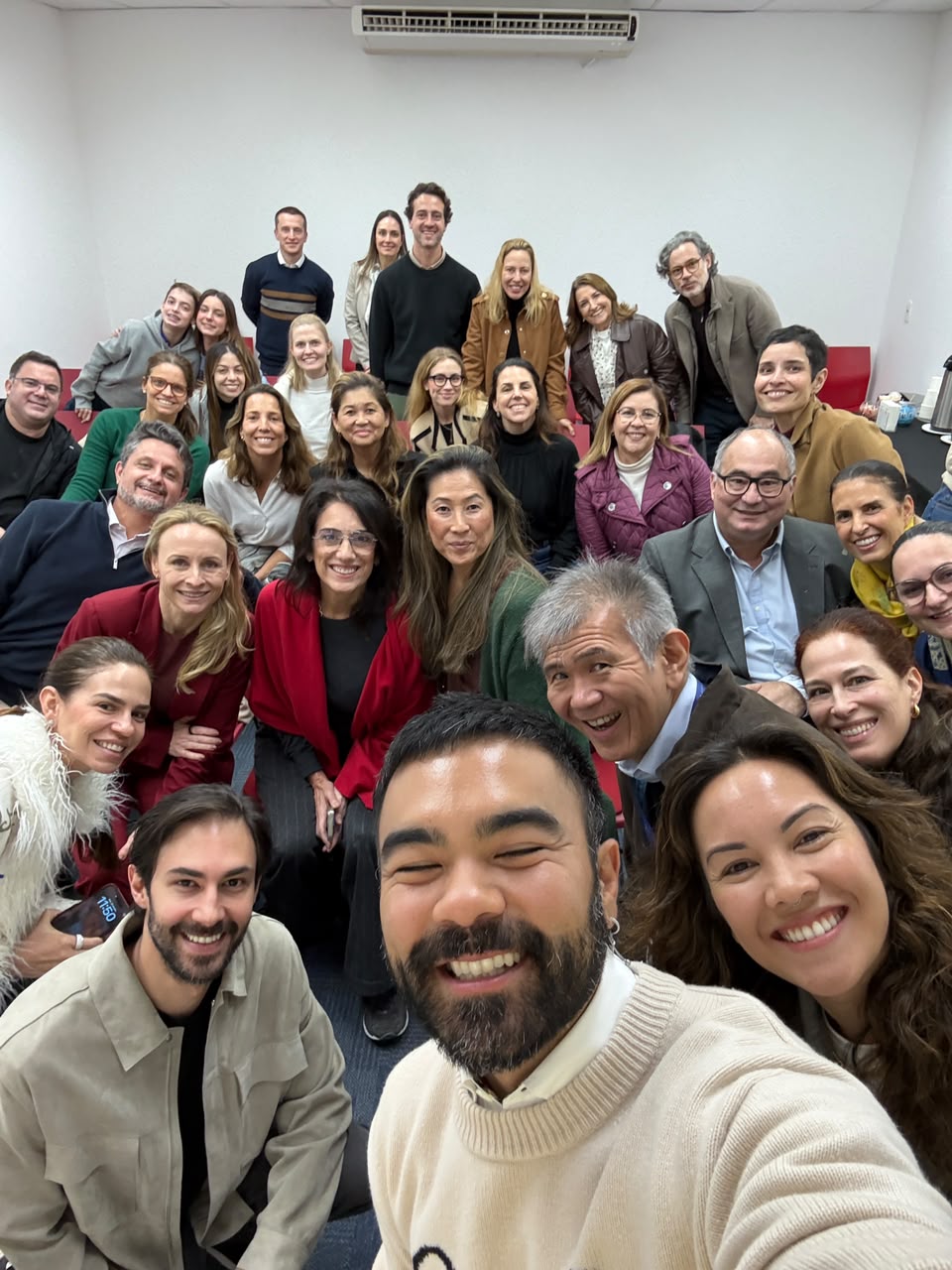 Participantes reunidos em foto de grupo durante um encontro do IBGC Famílias