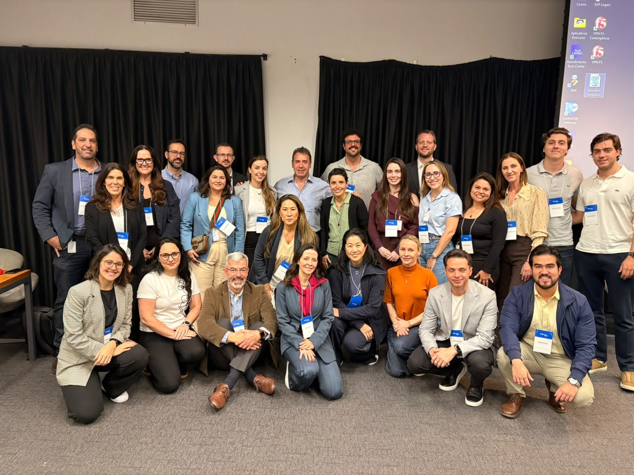 Grupo de participantes reunidos em um encontro do IBGC Famílias